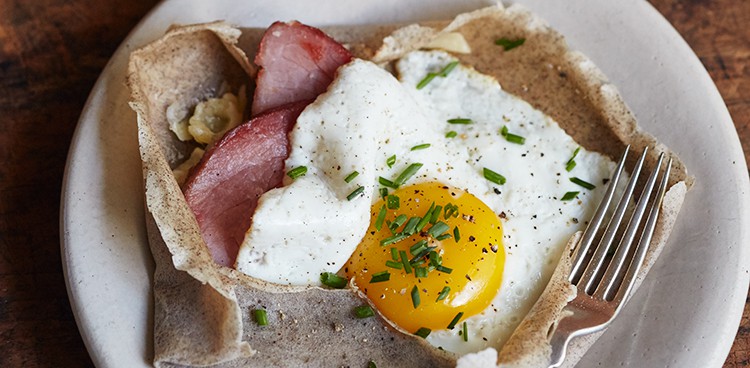 crepes with fried egg
