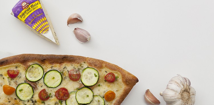 garlic cheese and zucchini pizza