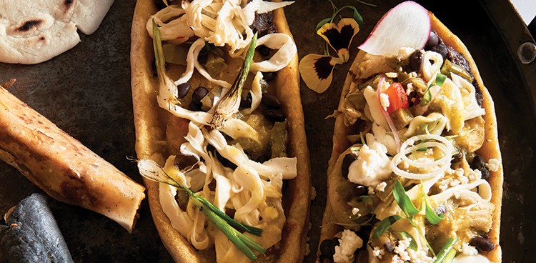 Huaraches con Nopales y Frijoles de Olla