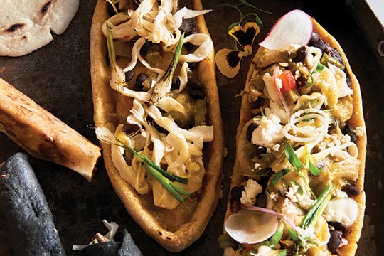 Huaraches con Nopales y Frijoles de Olla