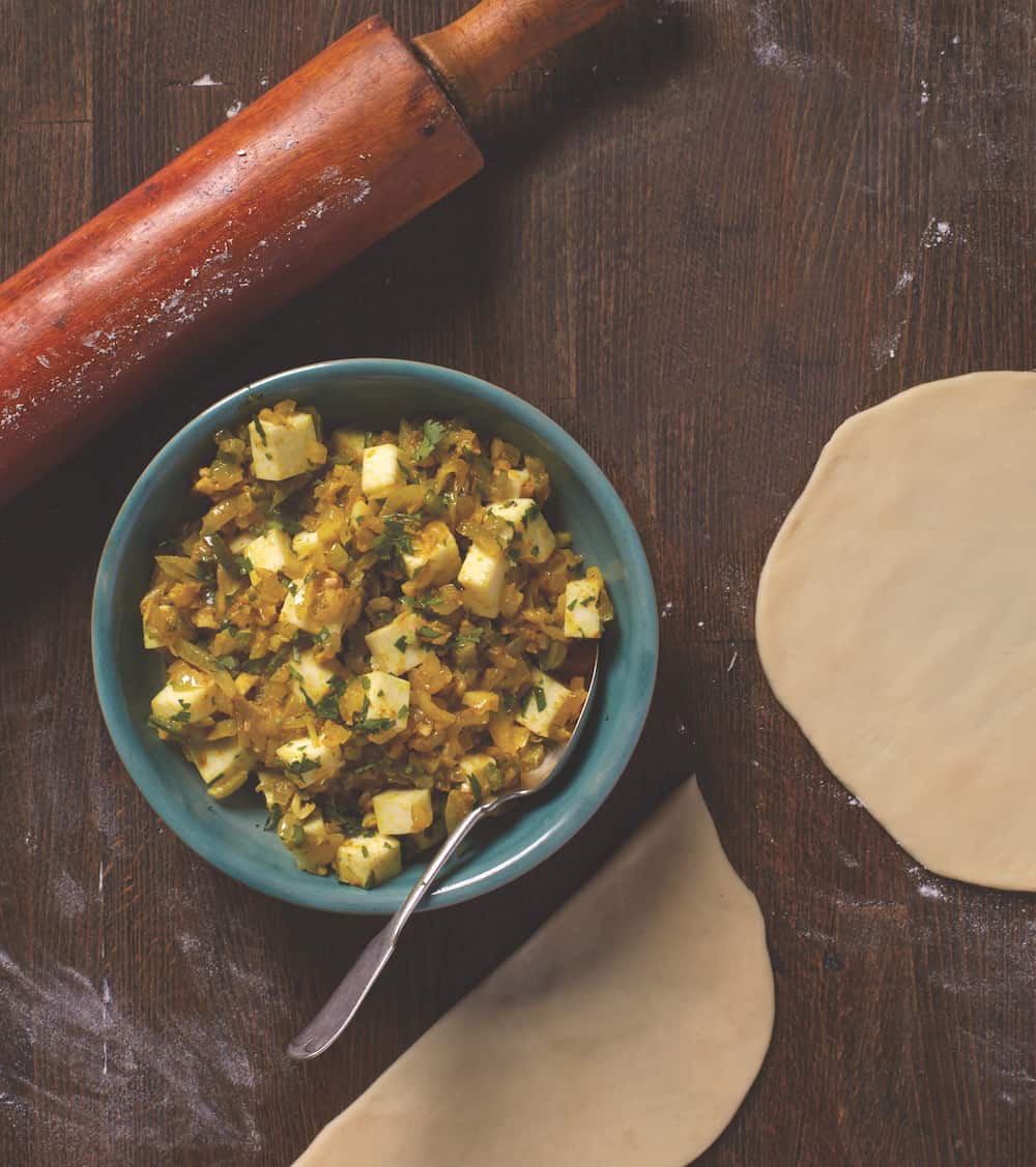 samosas filled with curried paneer